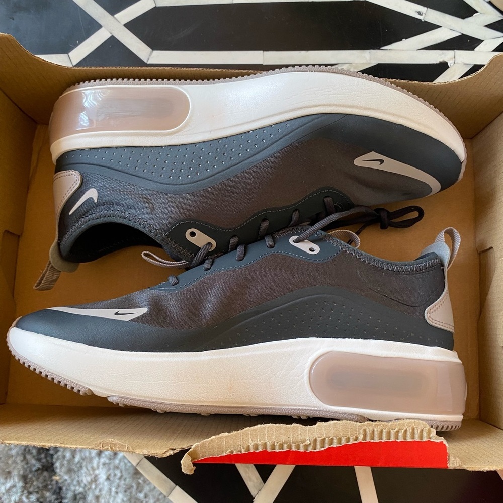 Womens Nike Air Max DIA Off Noir Pumice Black NWT 8 - Picture 5 of 17